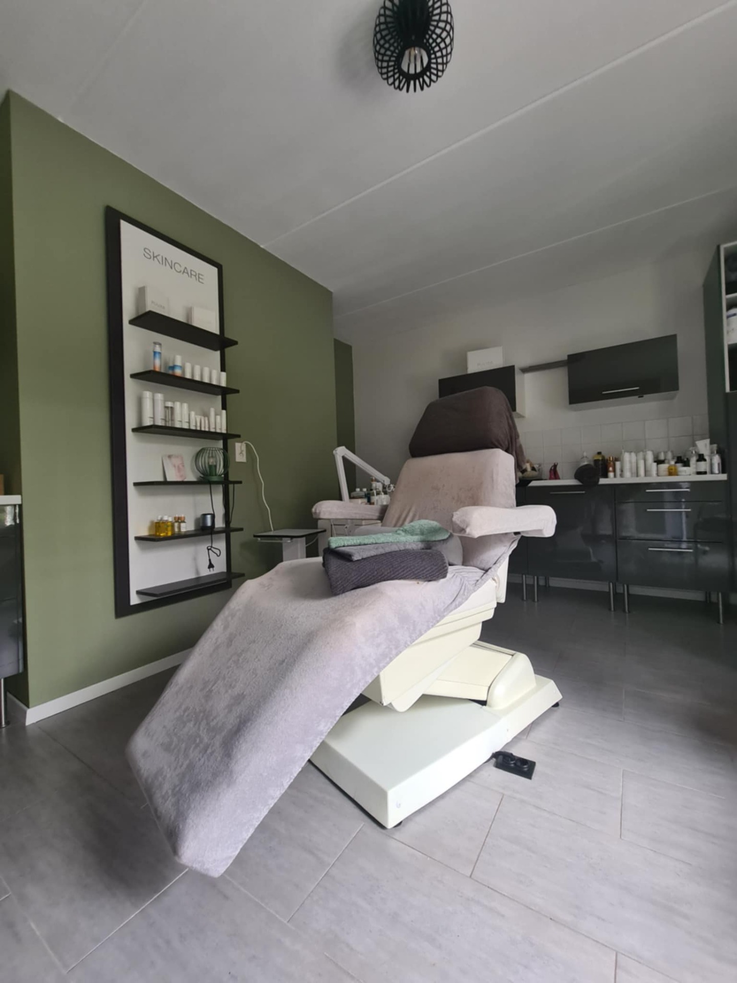 De salon heeft een rustige ambiance, welkom bij Basic Skincare Tholen 