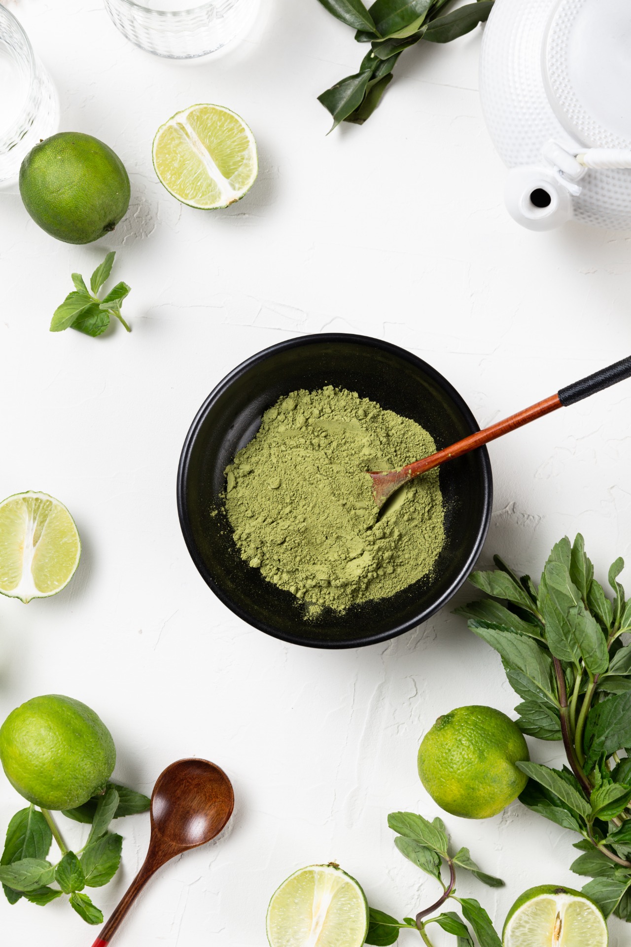 Biologische en de beste kwaliteit matcha thee wordt toegepast in de Intense gezichtsbehandeling